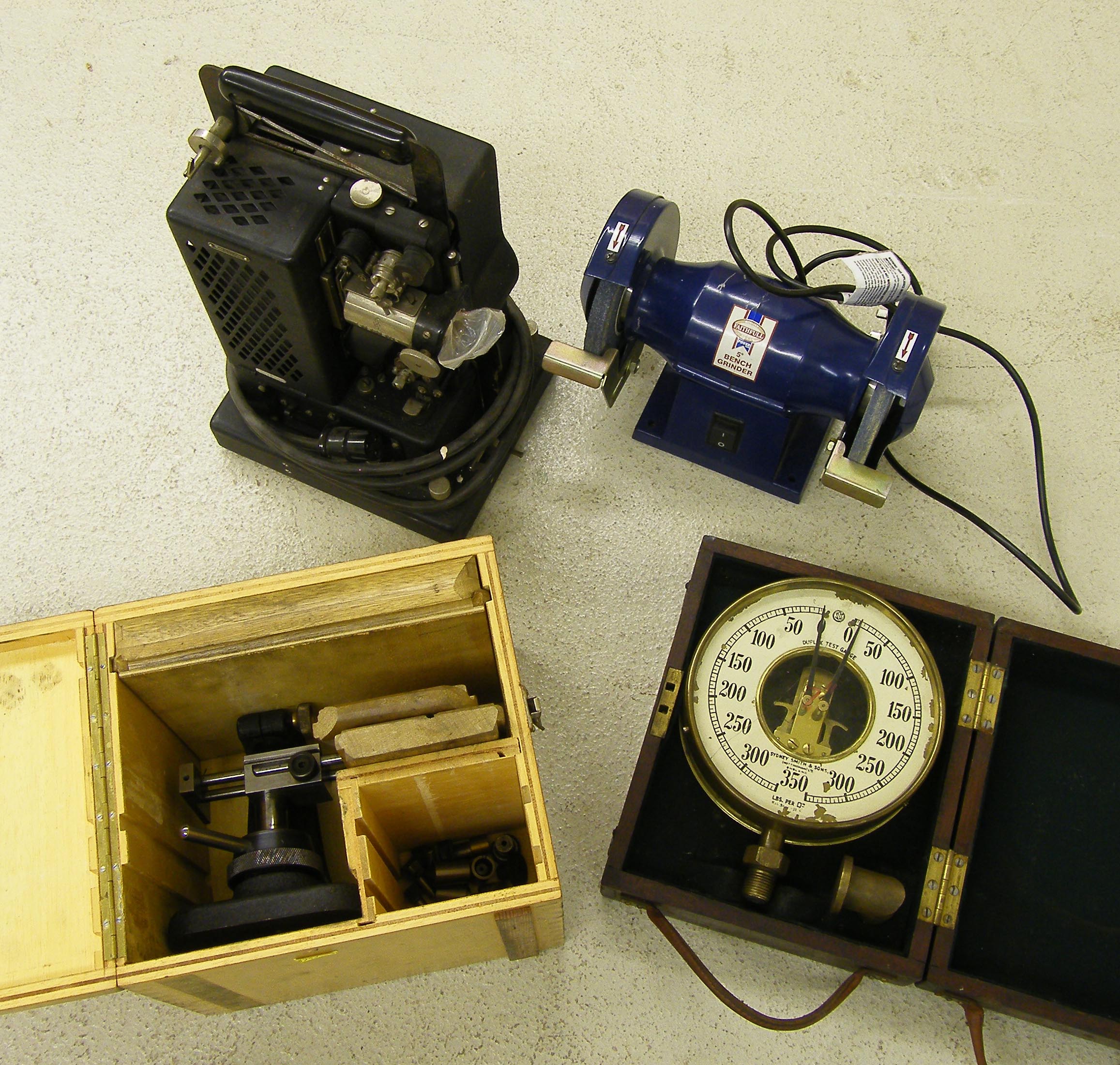 Duplex test gauge, the 6.75" cream dial signed Sydney Smith & Sons, Nottingham (Limited), England,