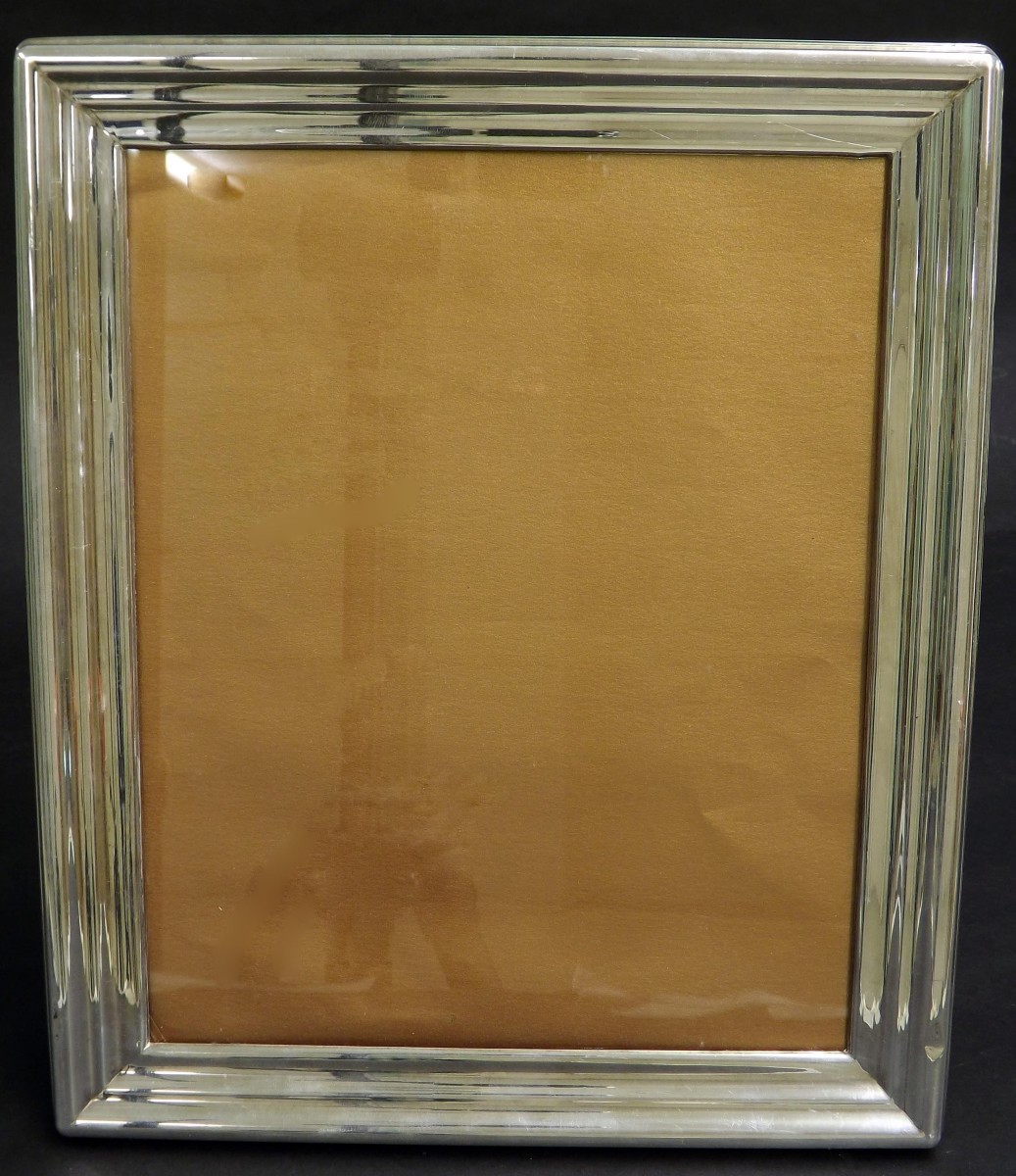 Contemporary silver easel photograph frame, maker Douglas Pell, 12" x 10"