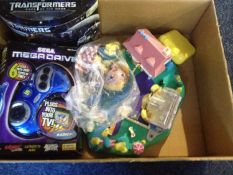 An Interesting Mixed Lot. Comprising 2 loose original polly pocket sets with figures, a loose