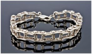 Vintage Good Quality Silver Bicyle Chain Bracelet. Marked 925. 9.5 inches in length, 60.2 grams.