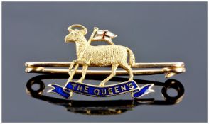 15ct Gold Military Tie Pin The Queens Regiment. Marked 15ct, with original box. Excellent