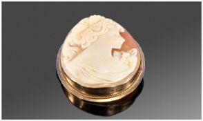 9ct Gold Framed Cameo Shell Brooch/Pendant. Hallmarked. 1.5 inches high.