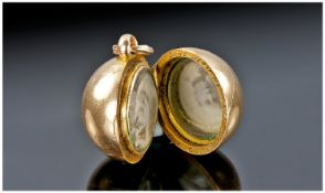 Edwardian 15ct Gold Good Quality Hinged Ball Shaped Locket, opens up to reveal a photo. Marked