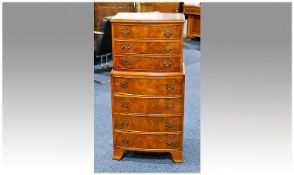 A Modern Good Quality Walnut Small Chest On Chest Set Of Drawers. Excellent size, 43 inches high,