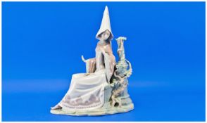 Lladro Figure ``Medieval Lady``. Model number 4928, issued 1974-80. Large figure, 14.5 inches high.