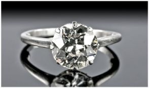 18 Carat White Gold Set, Fine Single Stone Diamond Ring. The single stone, round, old cut diamond