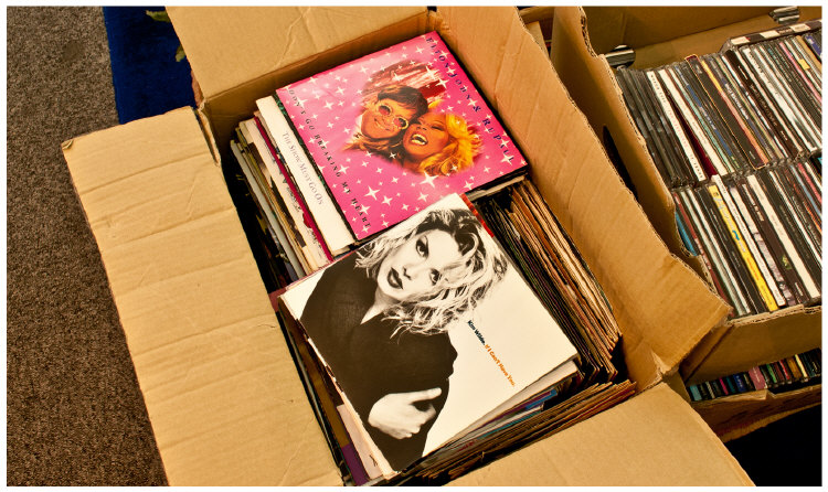 Large Collection Of Singles Including Kylie Minogue, Rod Stewart, Madonna, Status Quo, Meat Loaf,