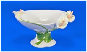 Fine Quality Graff Porcelain Decorated Lily Footed Bowl, 4 inches in height, 6 inches in diameter.