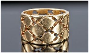 Ladies 14ct Gold Openwork Banded Ring, with cross design. Stamped 14ct. 6.1 grams. Ring Size