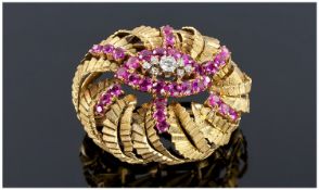 18ct Gold Italian Brooch, Textured Gold, Set With A Central Cluster Of Round Modern Brilliant Cut