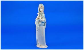 Lladro Figure `Girl With Calla Lilies`. Model 4650. Issued 1969-1998. 9`` in height.