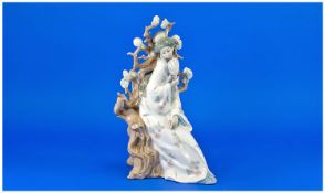 Lladro Figure `Geisha`. Model number 4807, by Vicente Martinez. Issued 1972-1982. First quality,