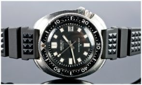 Seiko Automatic Stainless Steel Divers Watch. Model number 585350. Fitted on a black rubber strap.