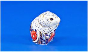 Royal Crown Derby, Collectors Exclusive, Paperweight ``Poppy Mouse``. Gold stopper with box, mint