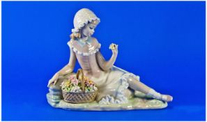 Lladro Figure `Admiration`, model no 4907, issued 1974, last year 1985. Height 6.5 inches.