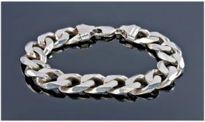 A Gents Heavy Silver Curb Bracelet, fully hallmarked. 9.5 inches in length. 77.2 grams. As new