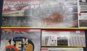Hornby 00 Gauge Boxed Sets, Comprising Limited Edition The Silver Jubilee R 2445 LNER 4-6-2