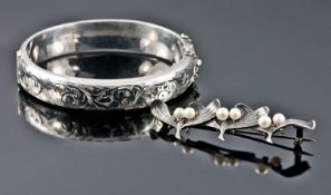 Ladies Silver Hinged Bangle with safety chain. Hallmark Chester 1961. 19.6 grammes. Plus a white