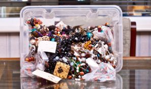 Costume Jewellery Loose Beads, Plastic Container Containing A Large Quantity Of Mostly Loose Beads
