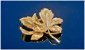 9ct Gold Double Maple Leaf Brooch, hallmark Birmingham 1977. 8.3 grams, 1.5 inches high.