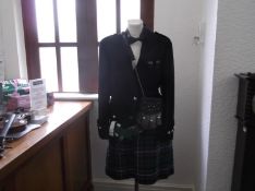 Scottish Highlander Full Scottish Highland Dress Suit, Complete With Two Dirks, Belt, Badges,