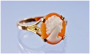 A 9ct Gold Cameo Set Ring, stamped 9ct.