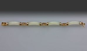 14ct Gold and Jade Bracelet, stamped 14kt. 7.5 inches in length.