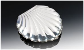 A Quality Art Deco Sterling Silver Compact realistically designed as a scallop shell. Interior