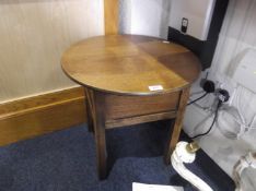 Early 20th Century Oak Veneered Sewing Table / Craft Box, raised on square legs, measuring 18½