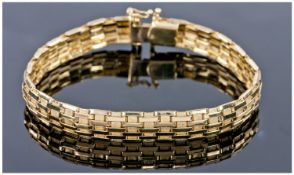 Ladies 9ct Gold Bracelet. Fully Hallmarked. 17.3grams, 7.75`` in length.