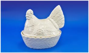 Crown Devon Hen Shaped Tureen, mid 20th century, with basket weave decoration, in a cream colour.