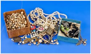 Small Misc Lot Of Costume Jewellery.