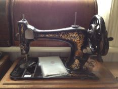 Early 20th Century Singer Sewing Machine, fitted with an oak case and cover, complete with carrying