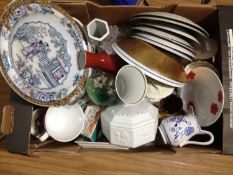 Box of Miscellaneous Ceramics and Glass, including vases, jugs, bowls, cabinet plates, octagonal