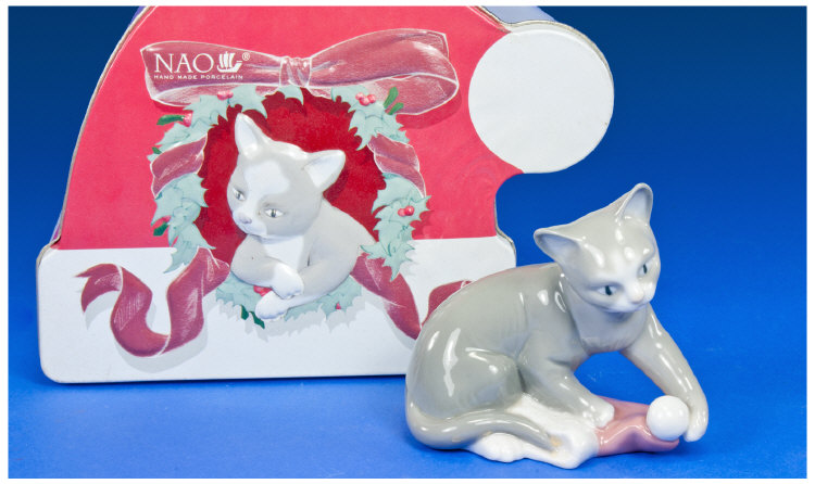 Nao Figure of Cat, boxed, entitled to base, `La Navidad De Mi Gatito Kittys`, the box with a