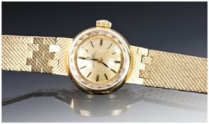 Omega - Ladies 18ct Gold Automatic Wrist Watch. Supported on 18ct gold bracelet. Circa 1970`s Manual