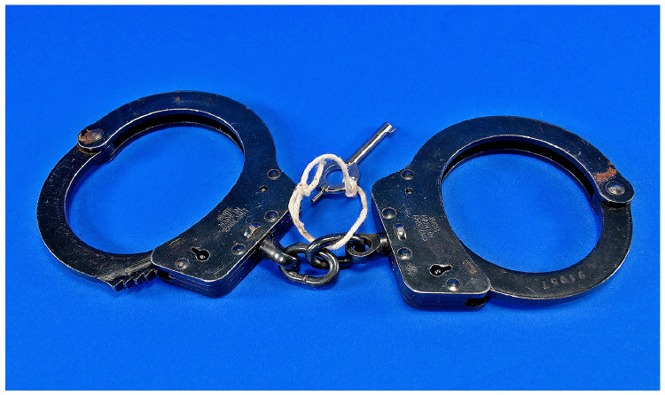 Metropolitan Police Handcuffs With Key.