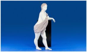 Lladro LTD Edition Figure. Partly Clad Lady. Sculpture by Alfredo Morens Decor - J Ruiz. Date 2001