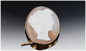 9ct Gold Mounted Cameo Brooch, Classical Goddess, Stamped 9ct.