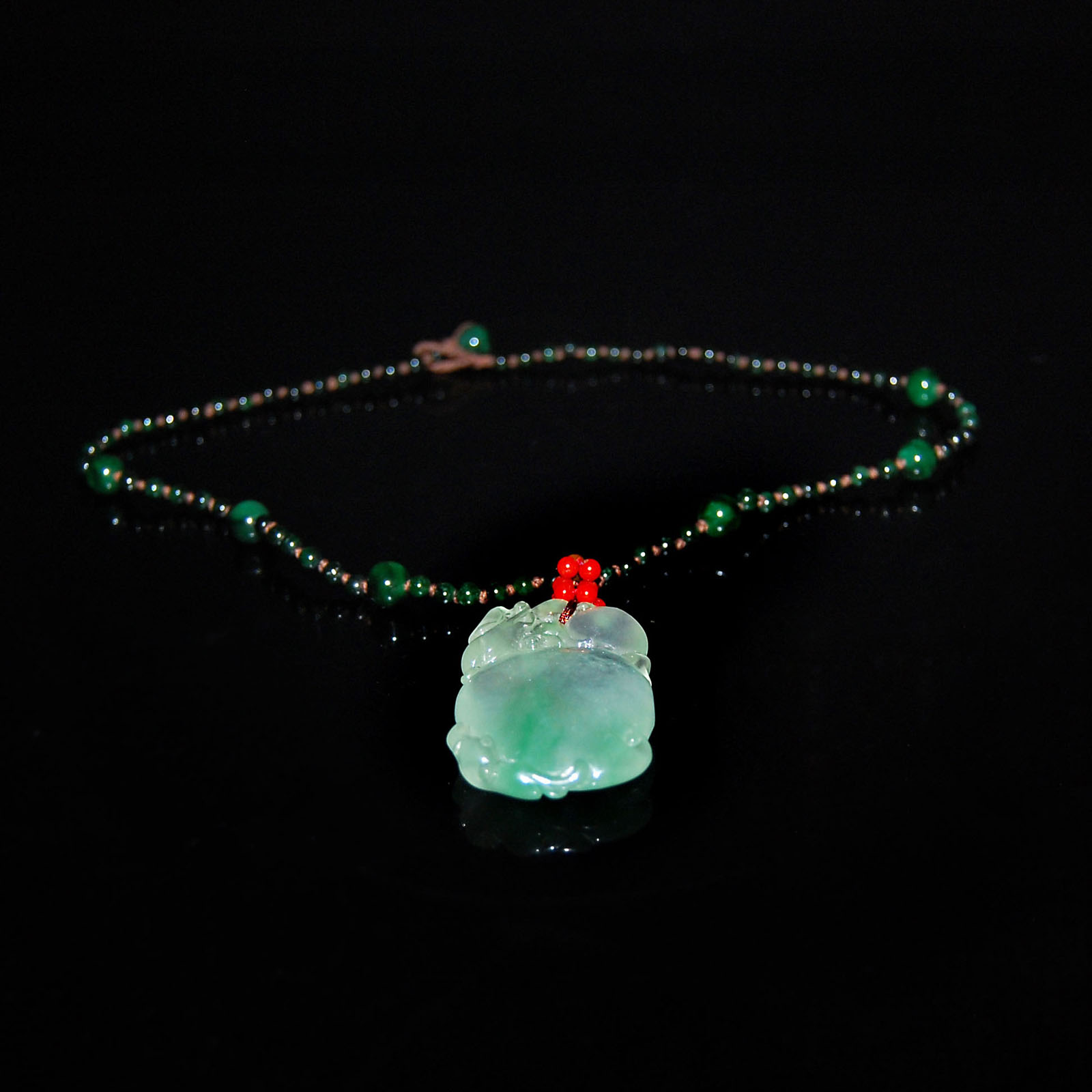 ?????????(??)??  Glass Jadeite Bixie Carved with Twin-Peaches Auspicious Pendant Length: 2 in. (5.