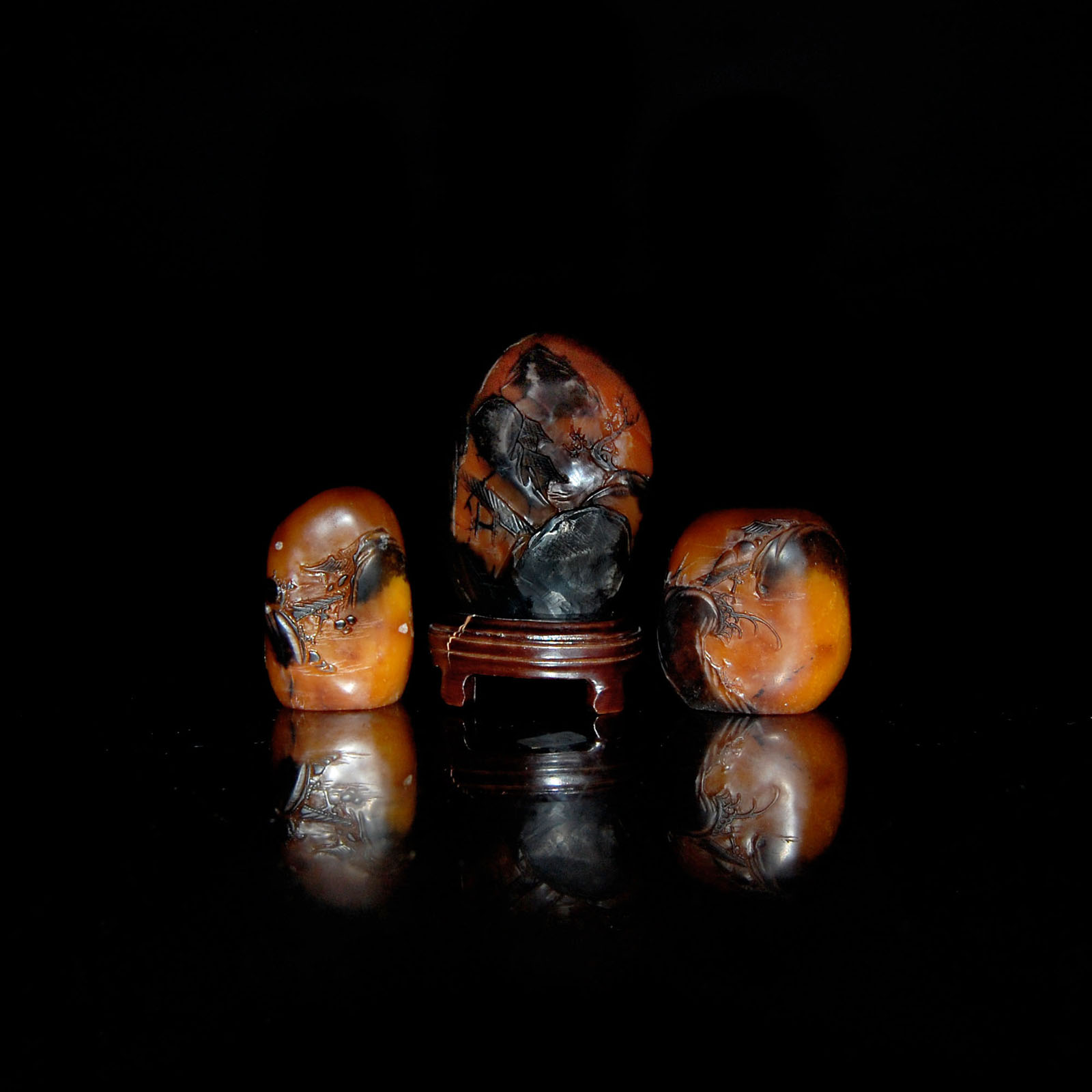 ????????????  A Group of Three Shoushan Stone Seals Carved with Figural Landscape Motifs Height: