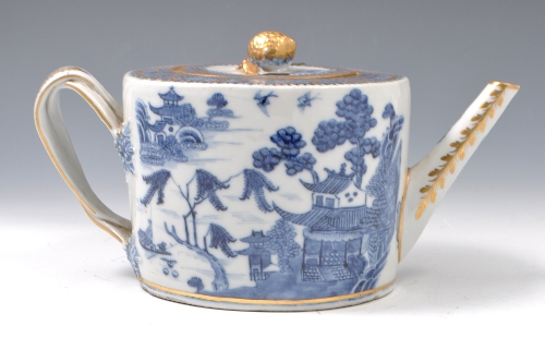 An English hard paste porcelain teapot, probably Miles Mason, circa 1800, willow pattern, heighten