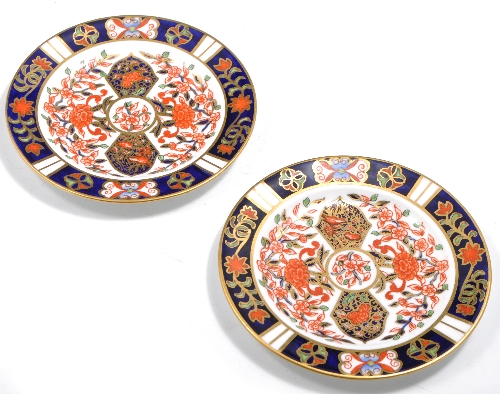 Two small Royal Crown Derby tea plates, dates cipher for 1917, Imari pattern No. 189, diameter 13cm