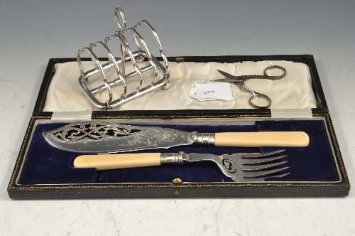 Silver and mother of pearl folding pen knife, Sheffield 1916, a set of electroplated fish knives and