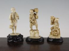 Three Japanese walrus ivory okimonos of a traveller and two street vendors, early 20th century,