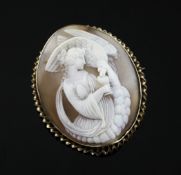 A late Victorian 9ct gold mounted oval cameo brooch, carved with a classical lady and eagle, 2.