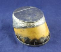 A Victorian silver mounted horse hoof table snuff box, height 3in. A Victorian silver mounted