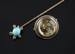 A 9ct gold Essex crystal brooch, decorated with a cat and a stick pin. A 9ct gold Essex crystal