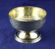 A George V silver gilt rose bowl, 9oz. A George V silver gilt rose bowl, inscribed Honour Et