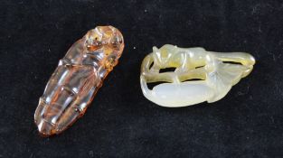 A Chinese agate carving and an amber carving, the agate carving modelled as a tree shrew